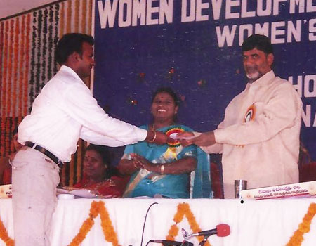 Award-Receiving-At-Hyderabad-From-CM-Nara-Chandra-Babu-Naidu.jpg